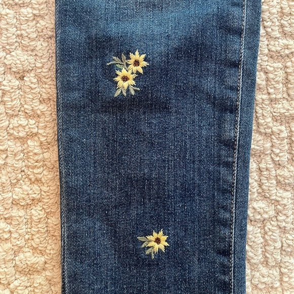 Practically new - Joe’s Jeans with Daisy Embroidery - Picture 5 of 5